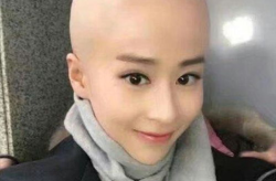 小姐姐马路边剃光头,小姐姐剃光头引发围观